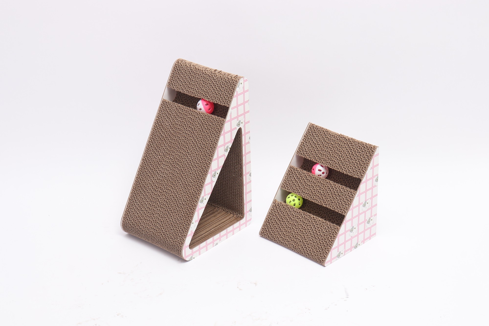 Hot Selling Safety High Density Triangle Corrugated Paper Cat Scratching Board With Playing Ball